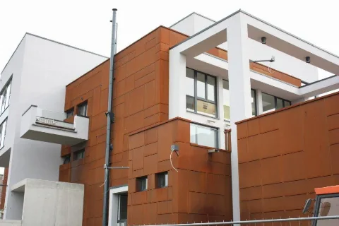 Corten Stahl Plattenfassade