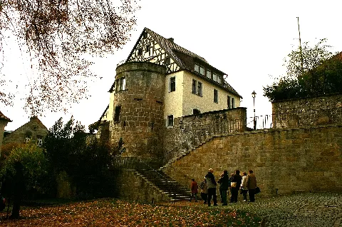 Creußen, Haus Heziloplatz 2