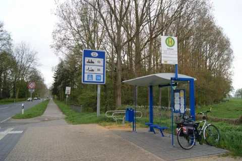 Cycle Path Alongside Gaesdoncker Strasse Geo.hlipp.de 18779