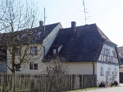 D 6 74 210 48 Wohnhaus