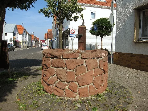 D 63322 Darmstädter Straße Brunnen