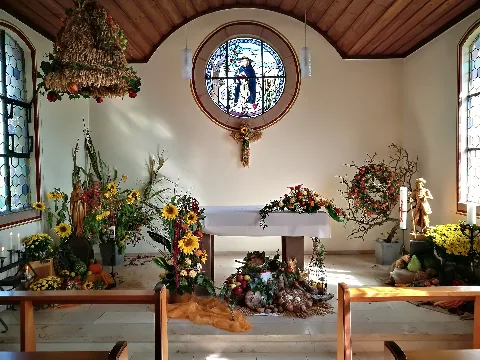 D Bw Kn Mühlingen Hecheln St Wendelin Kapelle Innenraum Erntedank 001