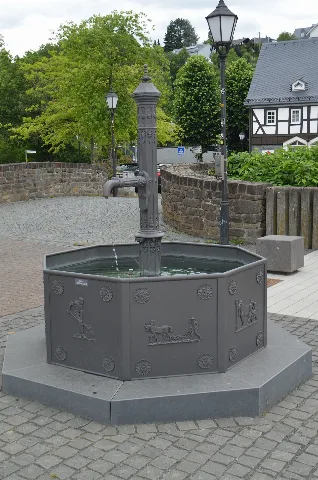 Daaden, Gusseiserner Laufbrunnen
