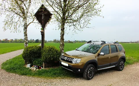 Dacia Duster Urban Explorer Beim Kreuz