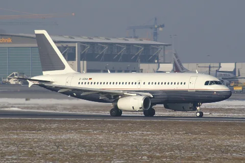 Daimlerchrysler Aviation Airbus A319 D Adna Str