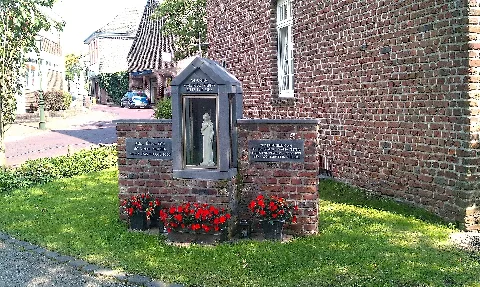 Dank Für Frieden – Marienstatue – Erinnerung An Joseph Maria Peeters, Priester In Nieukerk Panoramio