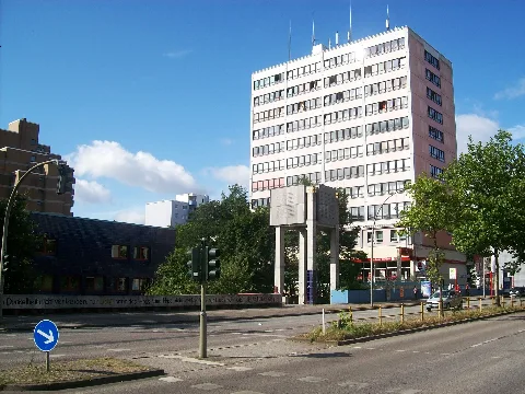 Das Ärztehaus Steilshoop, In Vordergrund Der Glockenturm Von Der Martin Luther King Kirche Panoramio