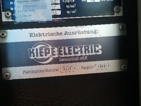 Das Schild Der Elektrischen Ausrüstung Von Kiepe (Rechts Unten Ist Das Baujahr Vorzufinden).