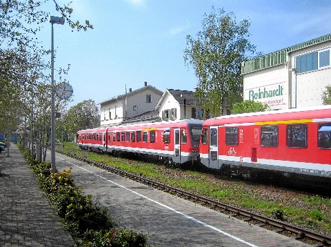 Deidesheim Bahnhof Mit Nw Zug