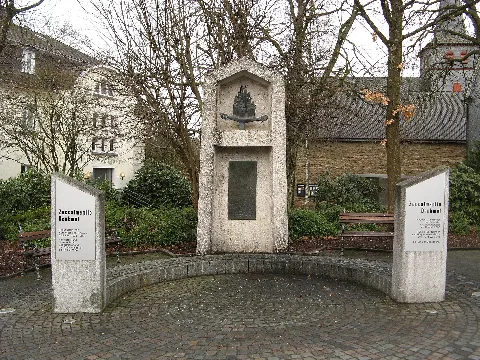 Denkmal Für Anton Wilhelm Florentin Von Zuccalmaglio In Waldbröl (Gesamtansicht)