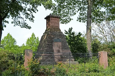 Denkmal Schlacht Bei Seckenheim 01