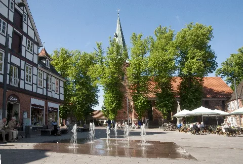 Der Marktplatz In Bad Bevensen Mit Blick Auf Die Dreikoenigskirche