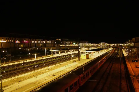 Der Regensburger Hauptbahnhof Bei Nacht