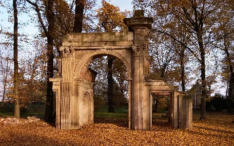 Dessau,Luisium Der Ruinenbogen