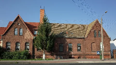 Dessau-Roßlau, Ortsteil Kleinkühnau, Hauptstraße 185, Schule (Baudenkmal im Denkmalverzeichniss Sachsen-Anhalt, Erfassungsnummer: 094 41105 000 000 000 000 [1])