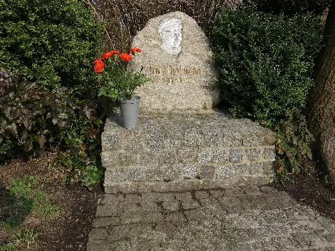 Dessau Törten,Ernst Thälmann Gedenkstein