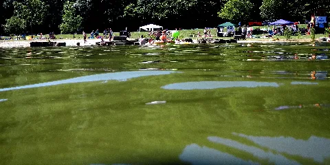 Die Creglinger Münsterseen Sind Ein Attraktives Naherholungsgebiet. Strandleben