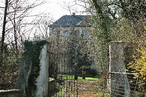 Die Graue Burg Im Ot Sechtem