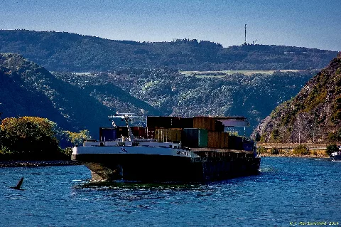 Die Metropolis, Eines Der Größten Binnenschiffe Auf Dem Rhein (11801978386)