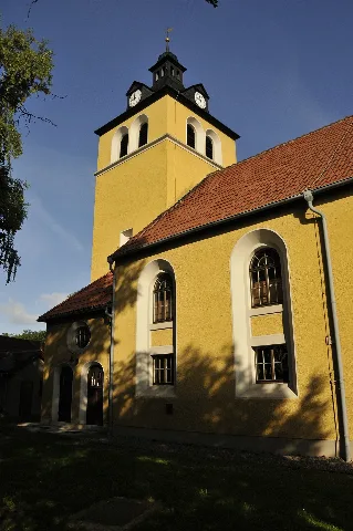 Dietendorf Kirche Außen 3