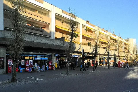 Dietikon Bahnhof 2012 03 26 18 30 31 (P7000) Shiftn