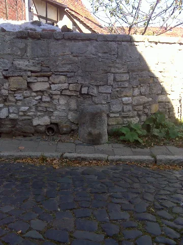 Dingelstedt Am Huy Ortslage, Preußischer Rundsockelstein (1)