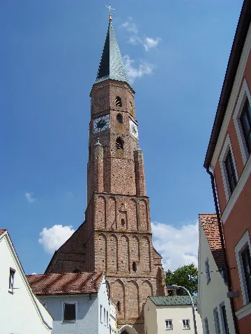 Dingolfing Pfarrplatz 09 St. Johannes Backsteinturm