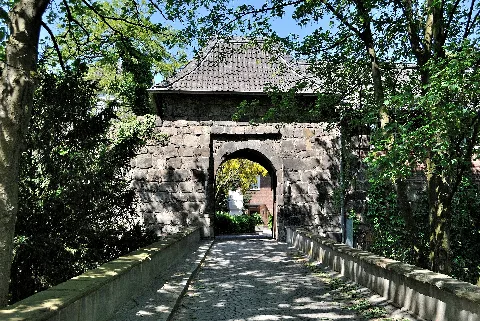Dinslaken, Burg Dinslaken, 2011 05 Cn 03