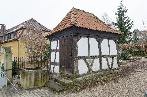 Dittelbrunn, Hambach, Friedhof, Fachwerkschuppen, 001