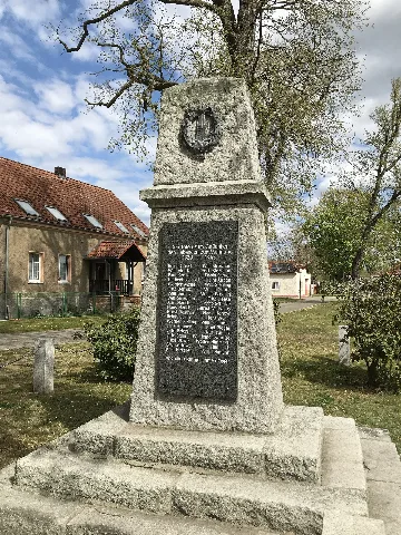 Dorfkirche Kablow Denkmal Weltkriege Vorderseite