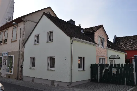 Dornholzhausen, Dornholzhäuser Straße 3