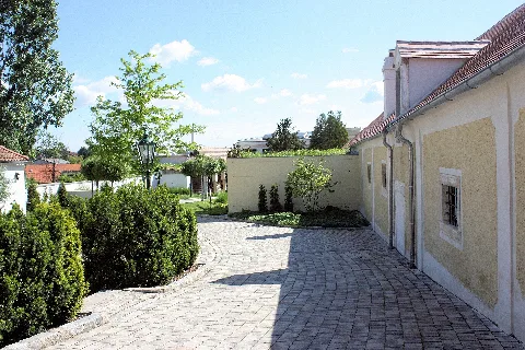 Draßburg, Palace, Functional Building