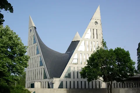 Dreieinigkeitskirche Gropiusstadt