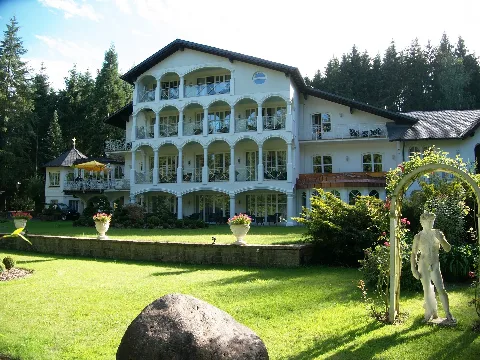 Dreis.restaurant.sonnora.gartenseite.wmt