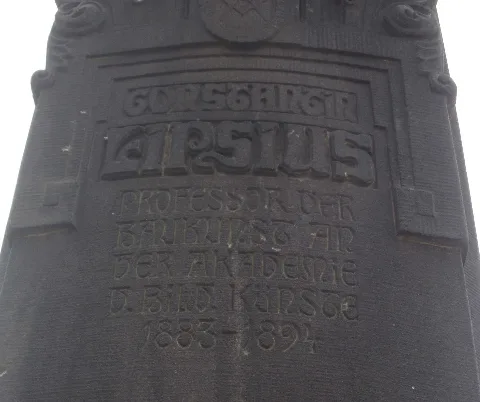 Dresden Striesen Lipsiusdenkmal Detail Inschrift