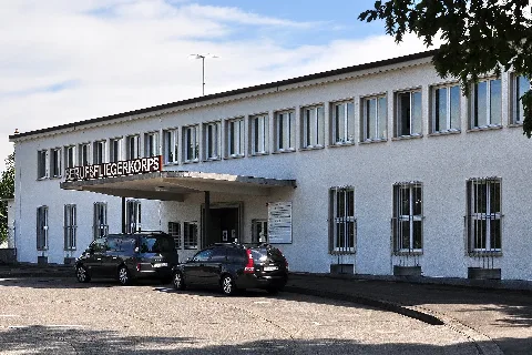 Dübendorf (Wangen Brüttisellen) Flugplatz Ehemaliges Aufnahmegebäude Zivilflugplatz, Dübendorfstrasse 2011 09 01 14 59 22