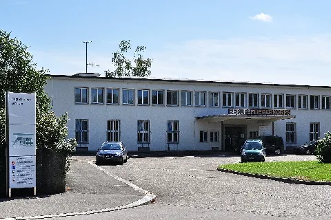 Dübendorf (Wangen Brüttisellen) Flugplatz Ehemaliges Aufnahmegebäude Zivilflugplatz, Dübendorfstrasse 2011 09 01 15 00 24