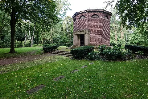 Duisburg, Homberg, Alter Friedhof, 2015 09 Cn 02
