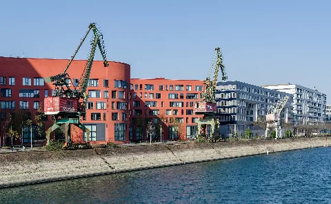 Duisburg (North Rhine-Westphalia, Germany) – borough Mitte, district Kaßlerfeld – Inner Harbour – southwestern part – historic port cranes