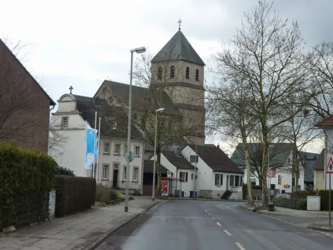 Duisburg Mündelheim. Uerdinger Straße. Geograph.org.uk 7849