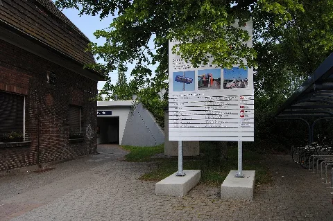 Duisburg, Rumeln, Bahnhof, 2010 05 Cn 01