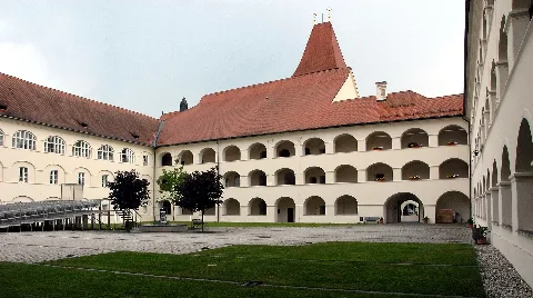 Ebendorf Stift Arkadenhof 09062007 13