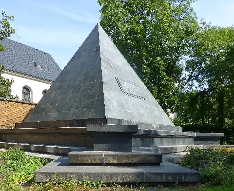 Eberstein Grabpyramide