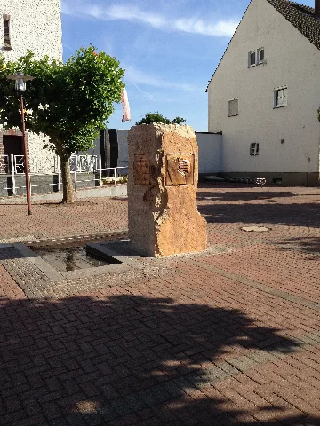 Edith Stein Stele Vor Der St. Laurentius Kirche In Schiffersadt