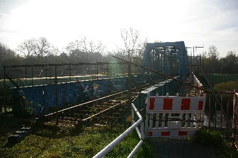 Stillgelegte ehemalige Hafenbahn über die Lippe in Hervest Dorsten; Bereich im Naturschutzgebiet „Lippeaue“ (NSG RE-029) in Dorsten