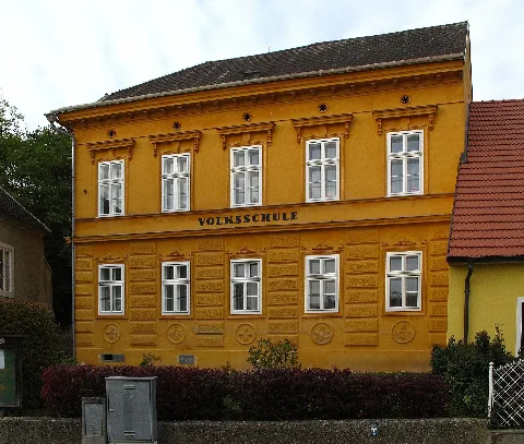 Ehemalige Volksschule Gobelsburg 01