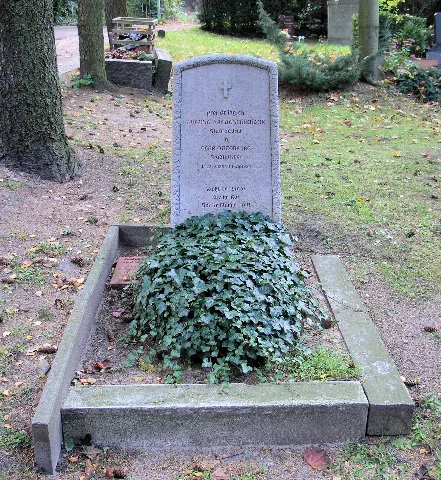 Ehrengrab Fürstenbrunner Weg 69 (West) August Bredtschneider
