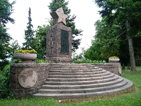 Ehrenmal Auf Dem Sowjetischen Soldatenfriedhof Meißen Bohnitzsch 1