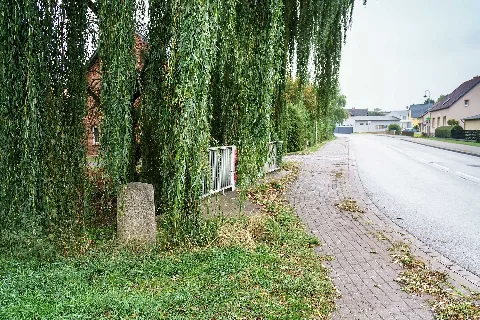 Eichenbarleben Preussischer Rundsockelstein 0607 01