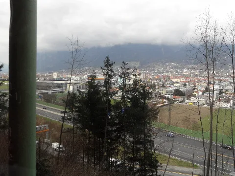 Eine Fahrt Mit Der Mittelgebirgsbahn (Ivb Linie 6) In Innsbruck Ausblicke Aus Der Bahn (20)
